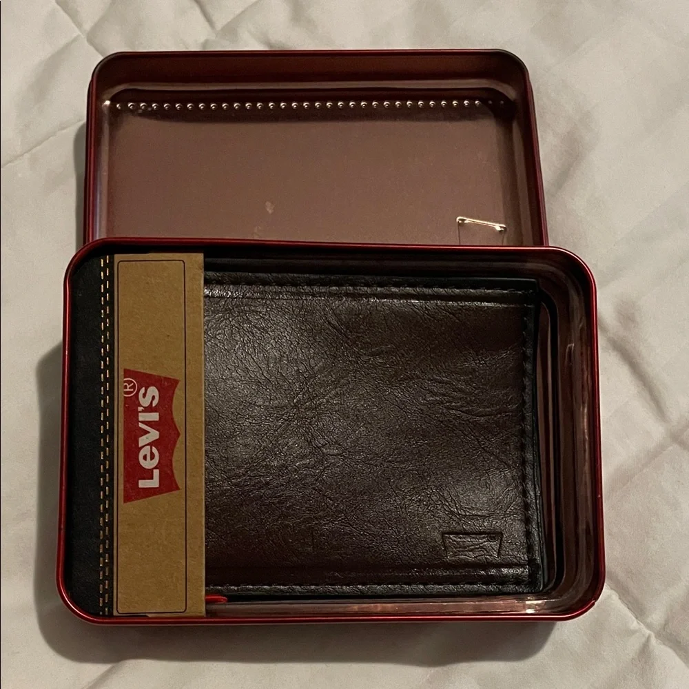 NWT Levi's Dark Brown Leather Wallet